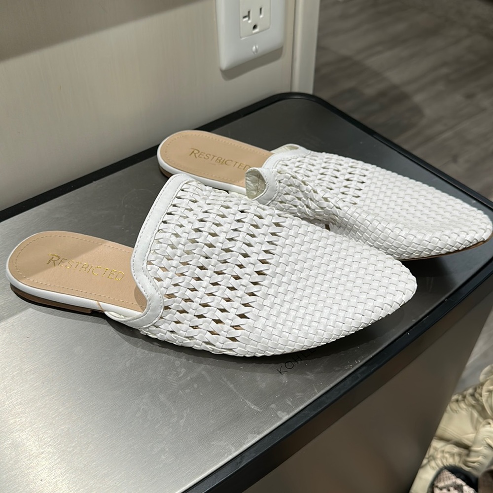 Restricted White stretch loafer